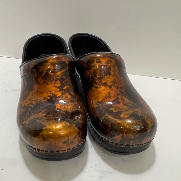 Brown and Black Clogs - Picture 11 of 16